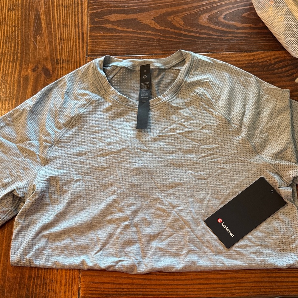lululemon athletica Men's Light Gray Tee